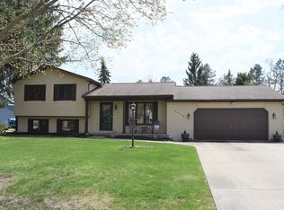 1719 Apple Orchard Ln, Wolverine Lake, MI 48390