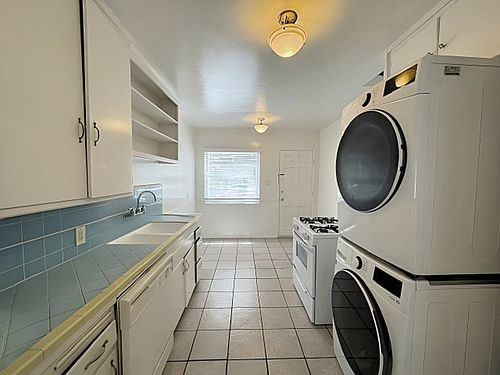 5th image of 2103 Oak St APT B
