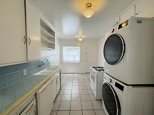 2103 Oak St #B — Photo 5