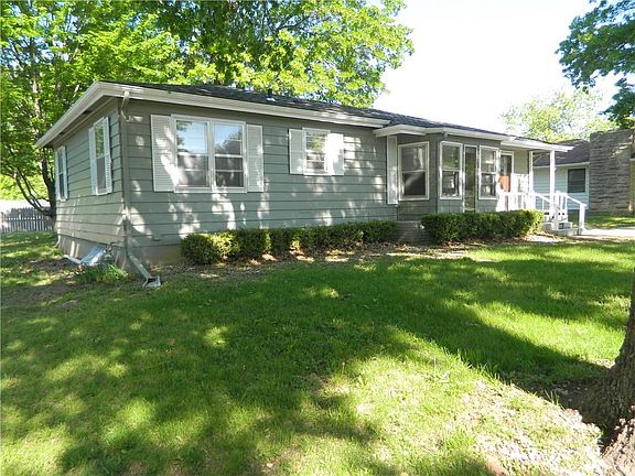 2nd image of 923 Crestline Dr