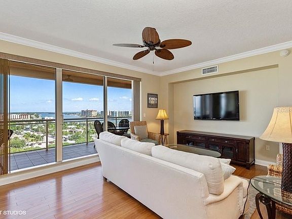 5th image of 521 Mandalay Ave APT 1008