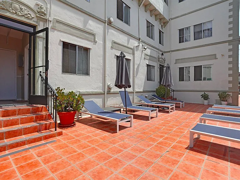722 S Manhattan Pl — Photo 13