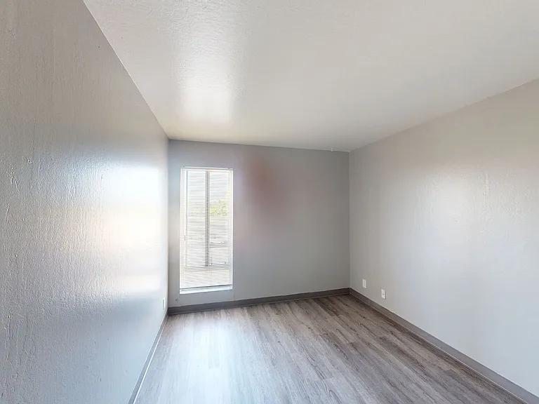 7036 MacArthur Blvd — Photo 12