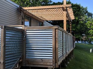 802 E County Line Rd TRLR 111, Des Moines, IA 50320