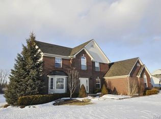 12967 Woodgrove Dr, South Lyon, MI