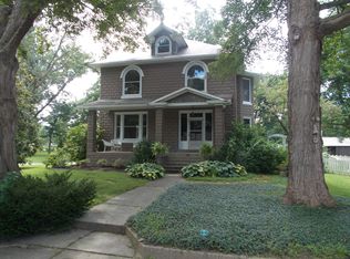 811 S Main St, New Harmony, IN 47631
