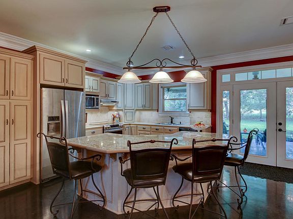 4th image of 319 Village Park Dr