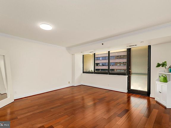4th image of 1805 Crystal Dr APT 414S