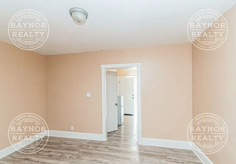 641 Kenwood Ave #B — Photo 7
