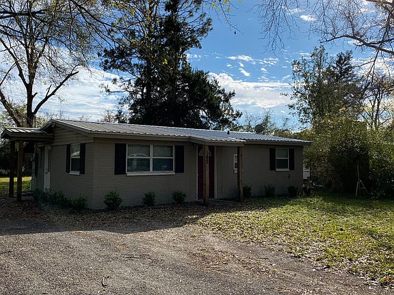 3rd image of 162 NE Berry Pl