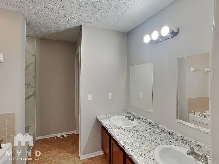 585 Allis Pl E — Photo 13