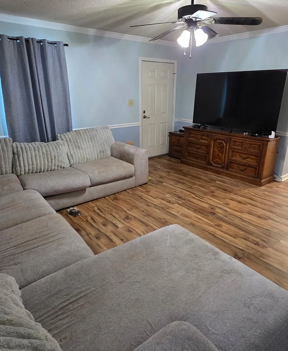 3 bed, 2.0 bath, 1074 sqft, $1,720 — Photo 3