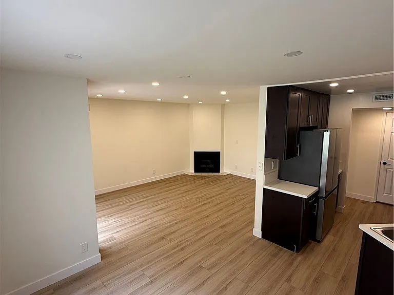 1207 N Columbus Ave #102 — Photo 5