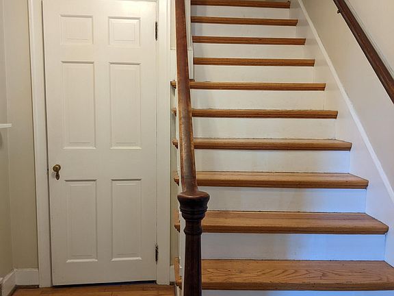 4th image of 840 E Main St