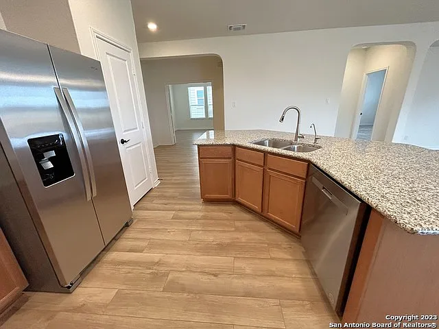 3 bed, 2.5 bath, 2003 sqft, $2,295 — Photo 4
