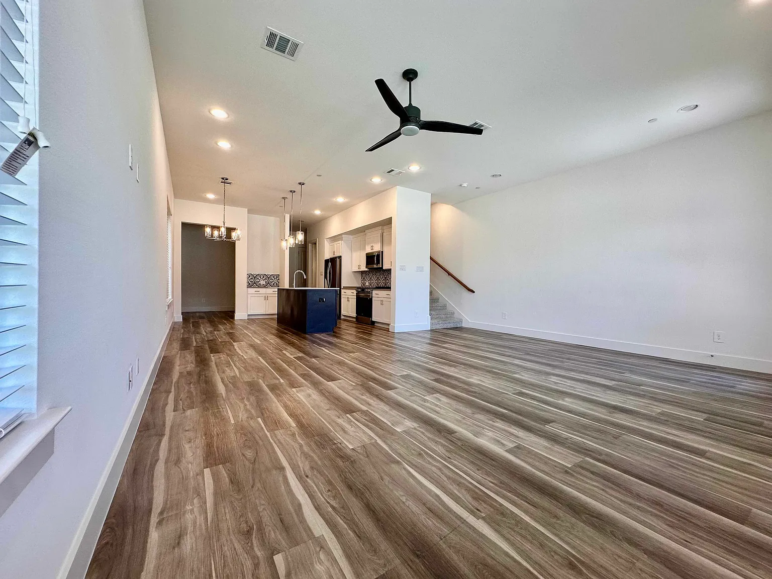 3 bed, 2005 sqft, $2,450 — Photo 4