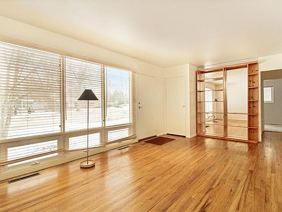 3rd image of 2257 Miller Ave