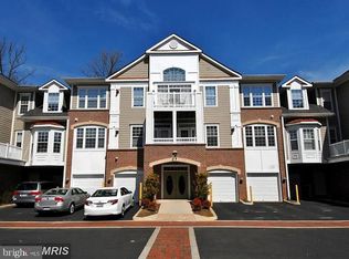 7880 Rolling Woods Ct APT 204, Springfield, VA 22152