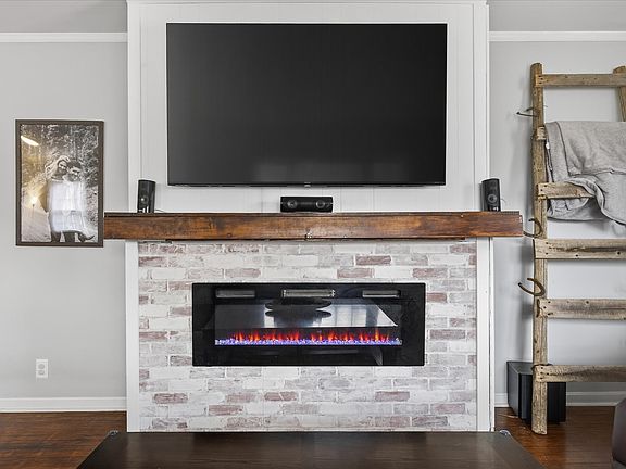 3rd image of 3212 Marthas Chapel Rd