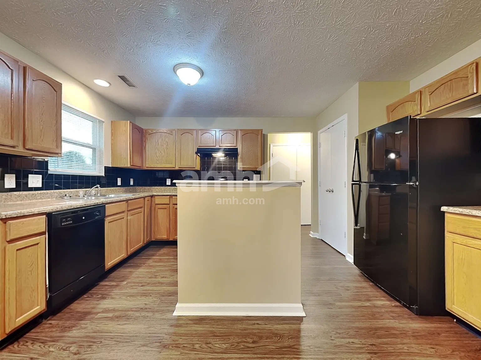 4 bed, 2.5 bath, 2100 sqft, $2,230 — Photo 4