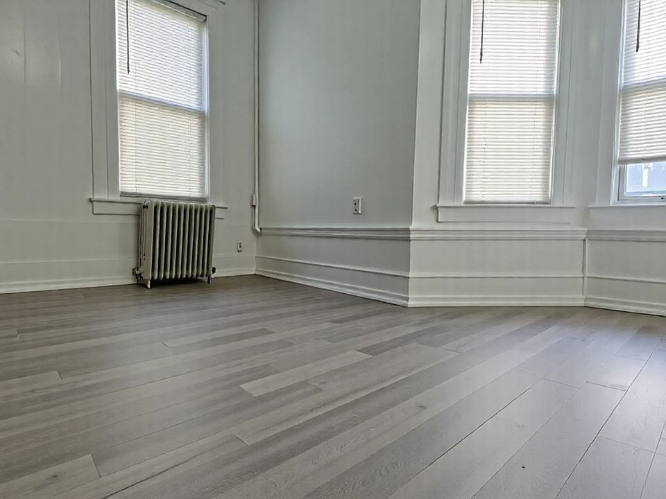 1st image of 526 E 9th St Floor 2
