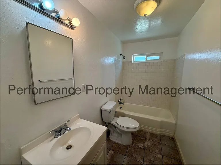 Woodrow Ave 720 — Photo 6