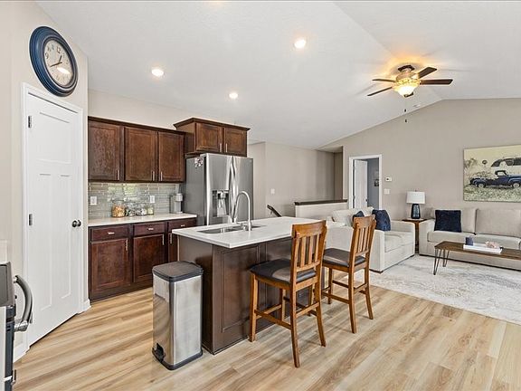 3rd image of 211 Rellim Dr