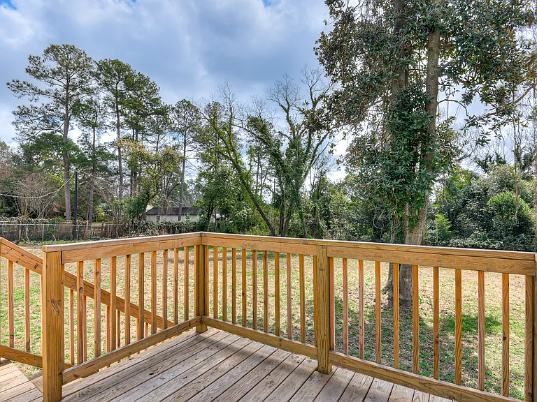 1813 Courtney Dr — Photo 21