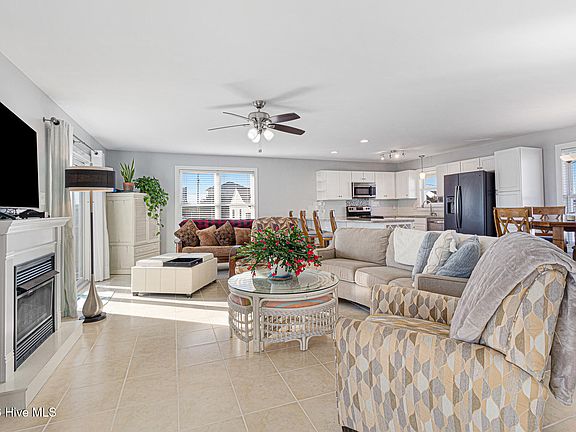 4th image of 208 Beaufort Avenue #1