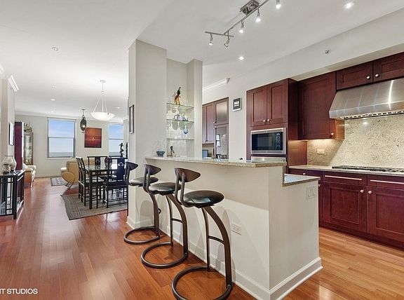 5th image of 310 S Michigan Ave Unit 1702