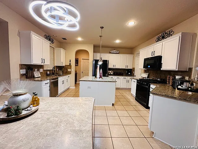 5 bed, 3.5 bath, 2992 sqft, $3,050 — Photo 1