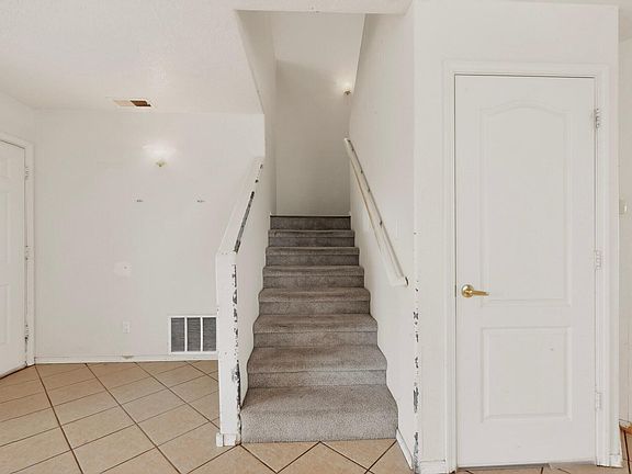 4th image of 7701 Banyon Ave NW