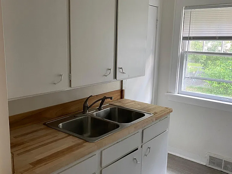 1413 E North St — Photo 13