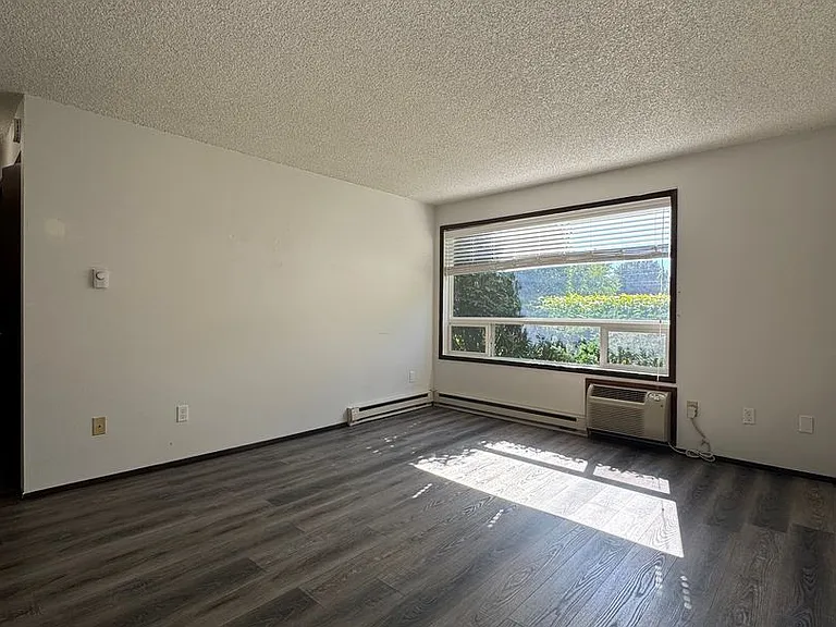 1204 N B St — Photo 34