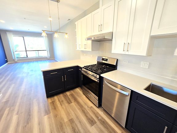 3rd image of 3122 S Morgan St #3