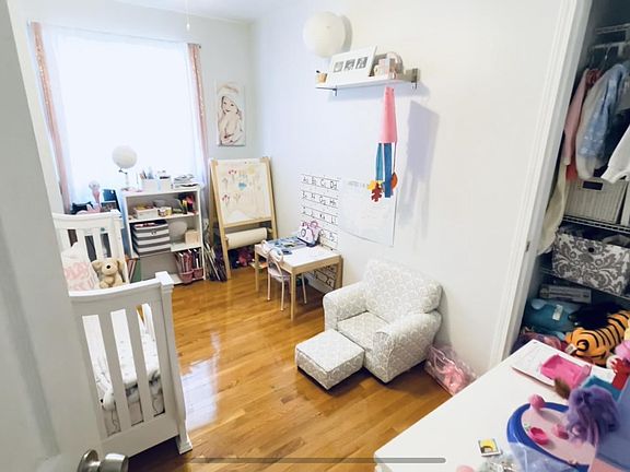 4th image of 2723 Gifford Ave #1