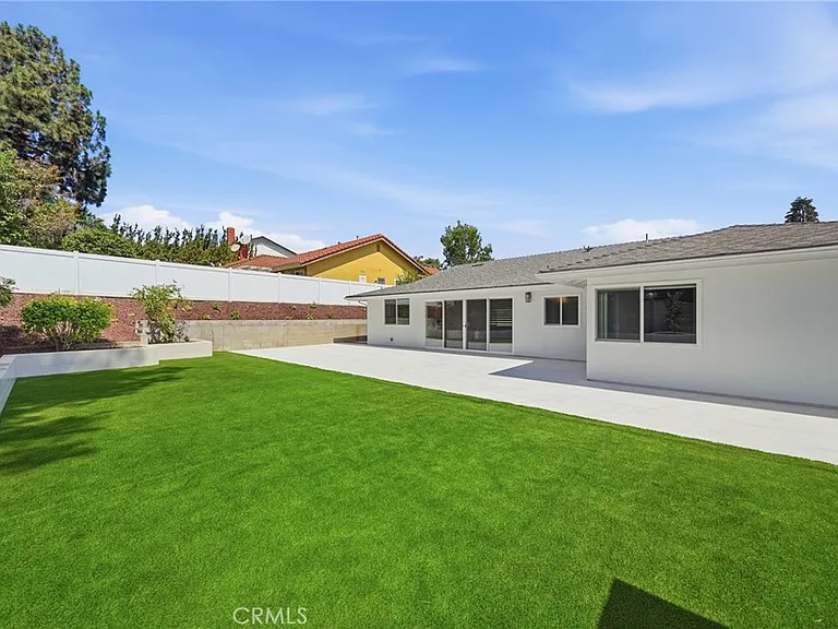 520 W Country Hls — Photo 31