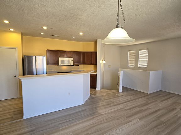 4th image of 601 Menaul Blvd NW Unit 4406