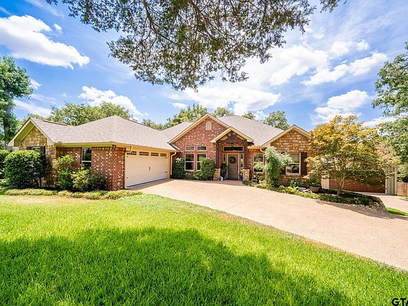 3rd image of 16686 Meadow Crest Dr