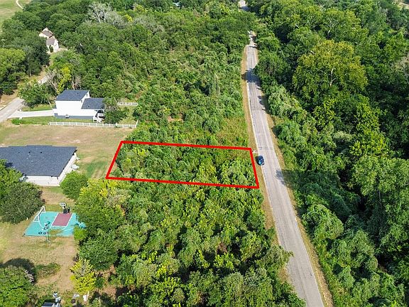 2nd image of 931 E Riverside Dr