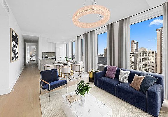 4th image of 15 W 61st St #28B
