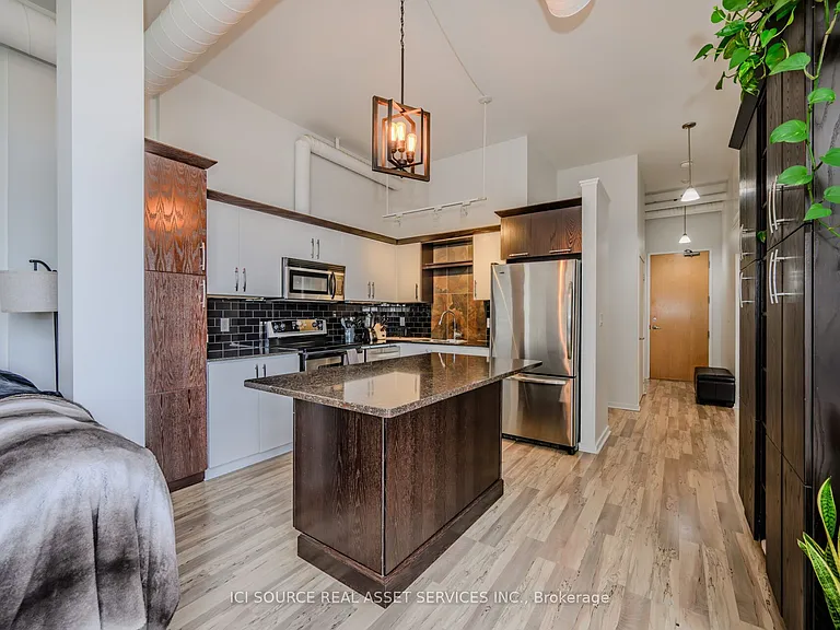 410 King St W #609 — Photo 3