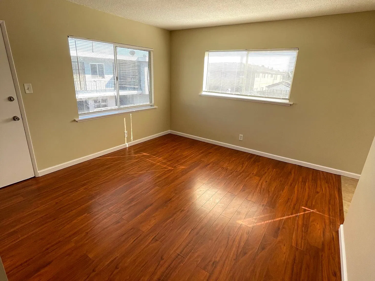 345 E Louise St — Photo 3