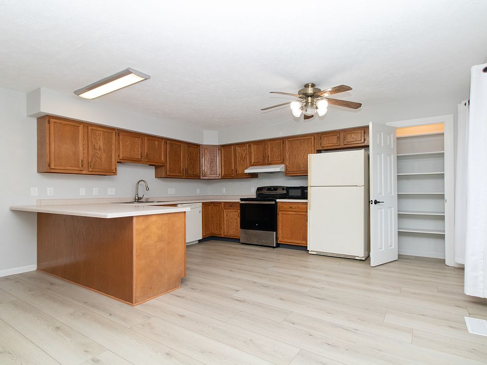 100 South St, Danvers, IL 61732 Zillow