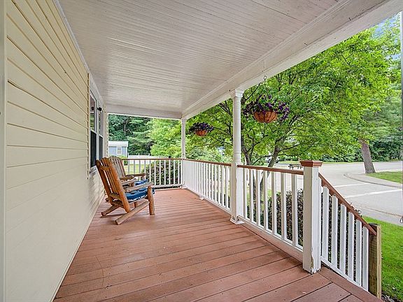 3rd image of 26 W Leonard St