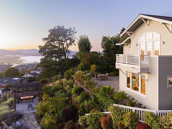 3rd image of 15 Endeavor Cove