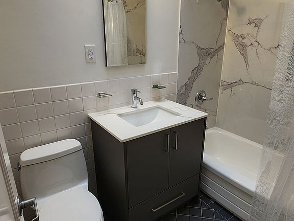 5th image of 3075 22nd St #201