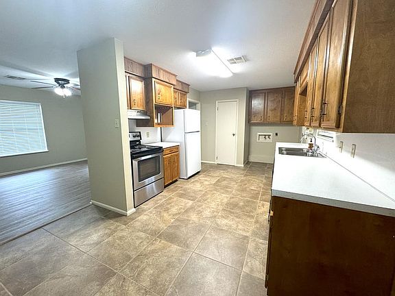 4th image of 409 Ash St