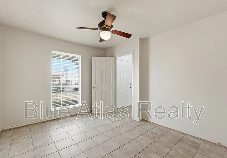 704 Skyline Dr — Photo 14