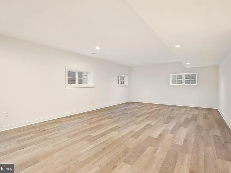 7440 Old Maple Sq — Photo 31